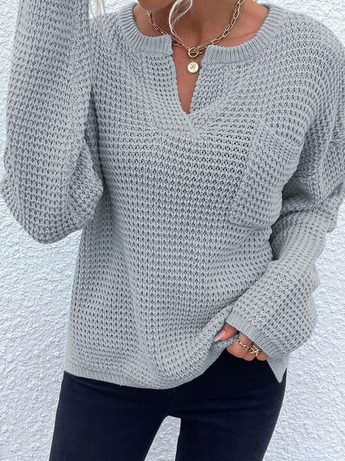 Langärmliger Pullover mit Kerben