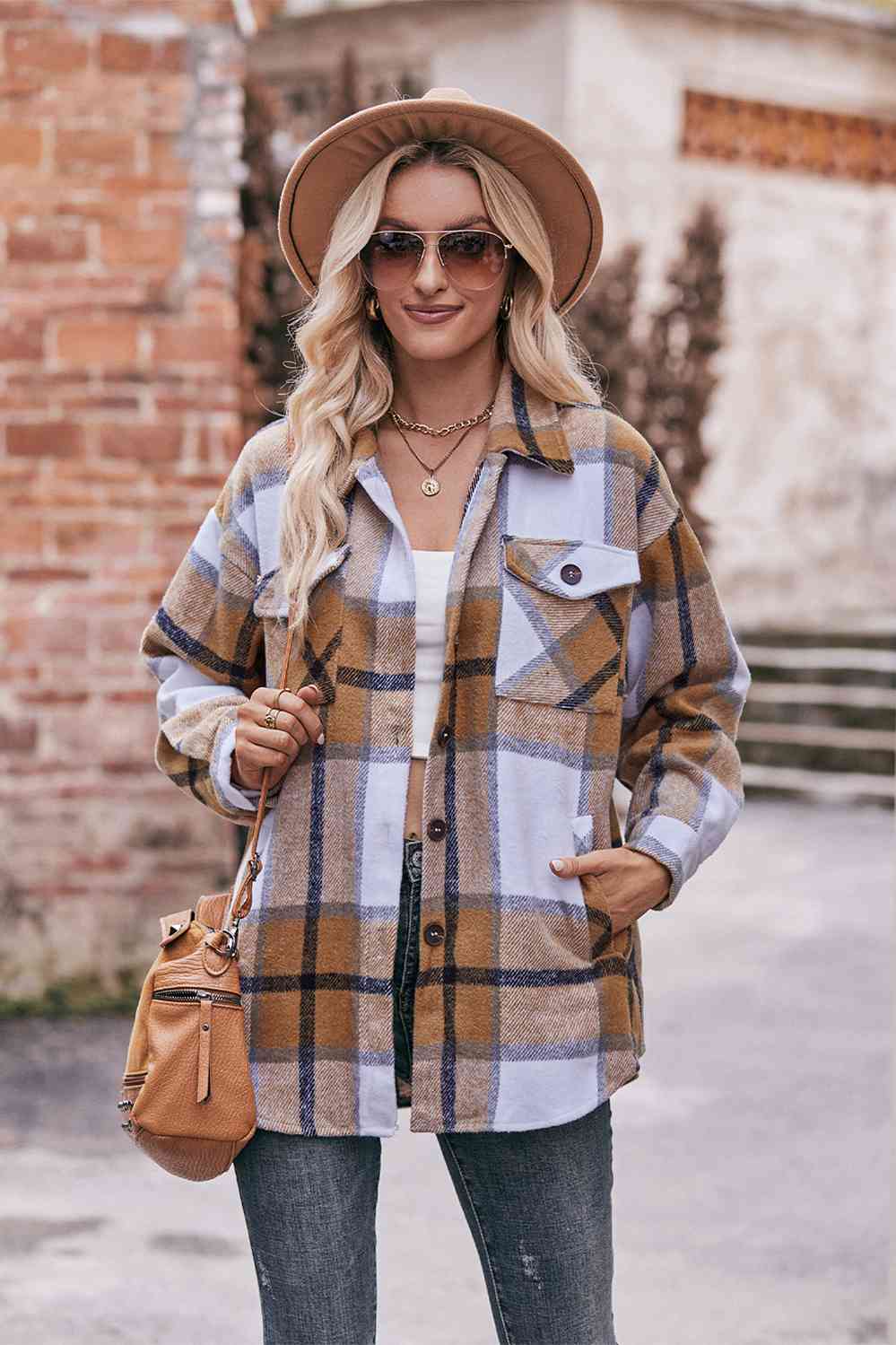 Chaqueta camisera de manga larga a cuadros con bolsillos