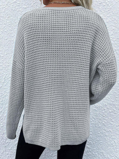 Langärmliger Pullover mit Kerben