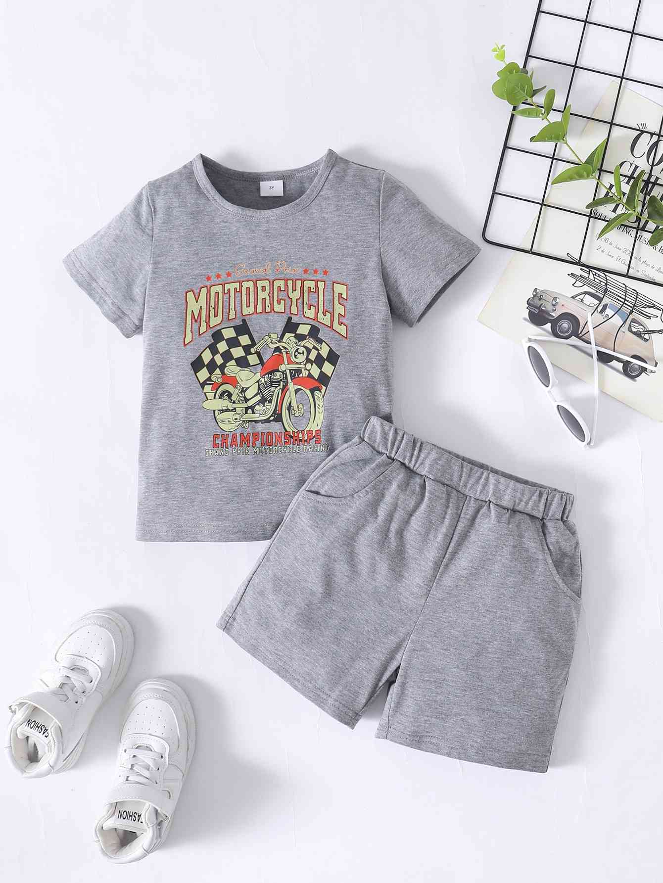 Conjunto de camiseta y pantalones cortos con gráfico CHAMPIONSHIPS para niños